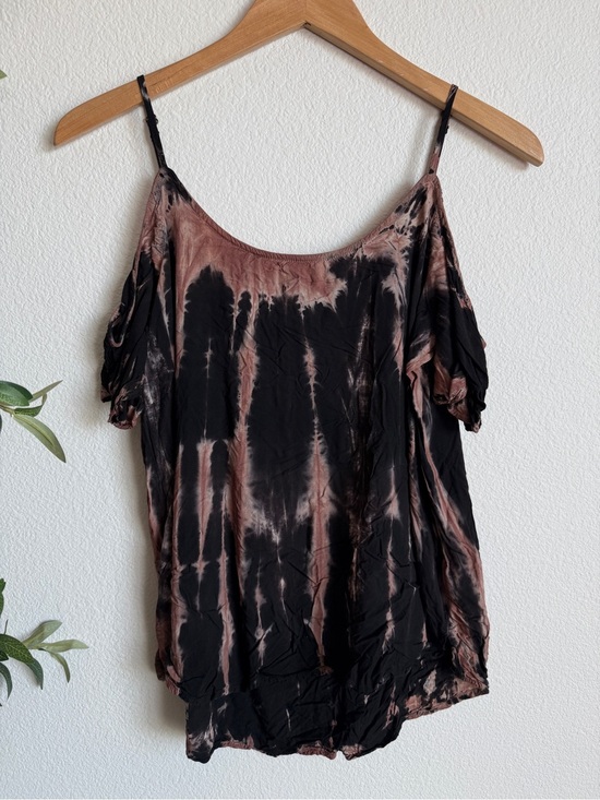 Rock & Republic Tops - Rock & Republic Black Brown Tie Dye Edgy Cold Shoulder Top Women’s Size Medium